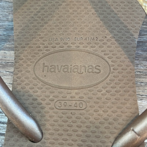 Havaianas Gold Glitter Slim Strap Flip Flops - Picture 2 of 5